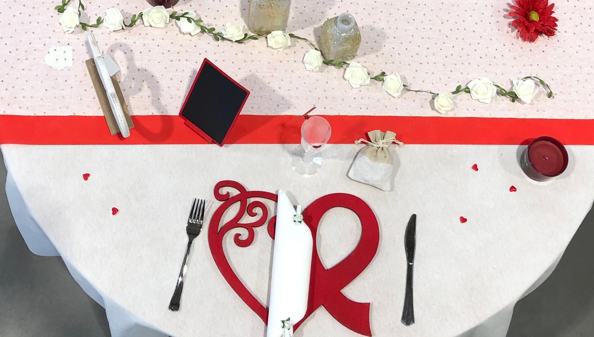 TABLE CŒUR OR ROUGE